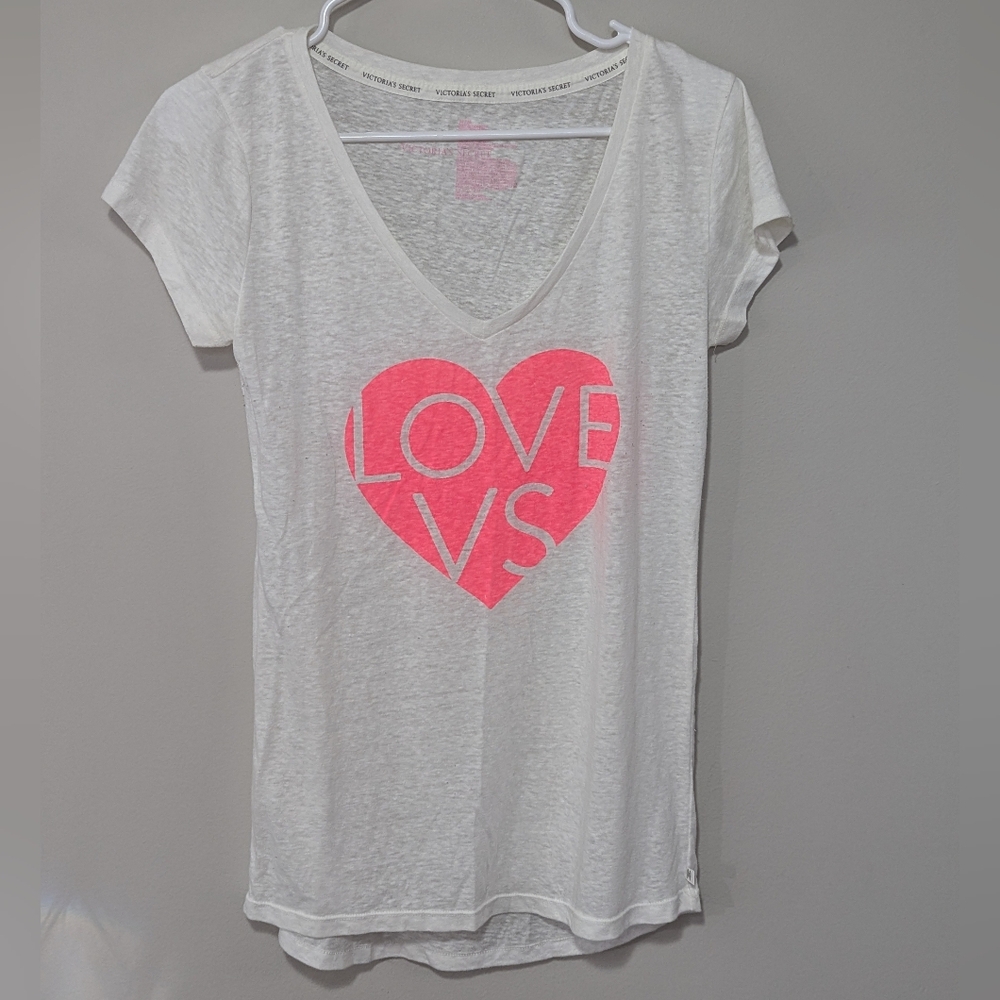 Victoria's Secret "Love VS" V Neck Pink Heart Tissue T Shirt Size Medium